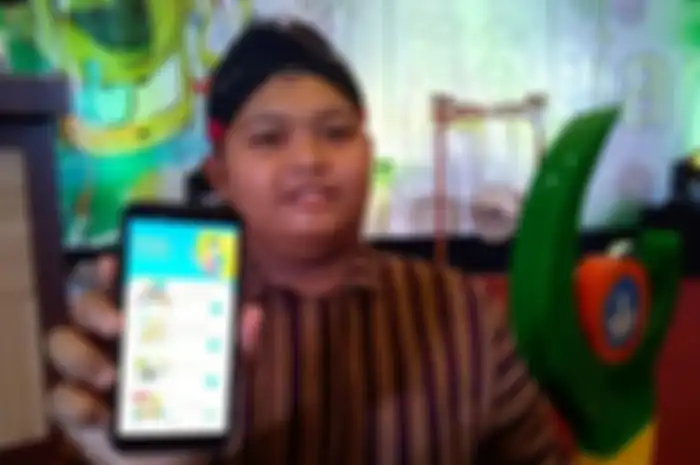 Salah satu siswa SMK Telkom Malang yang membuat aplikasi Si Bowo (Sinau Boso Jowo), Hafiz Naufal Rahman.