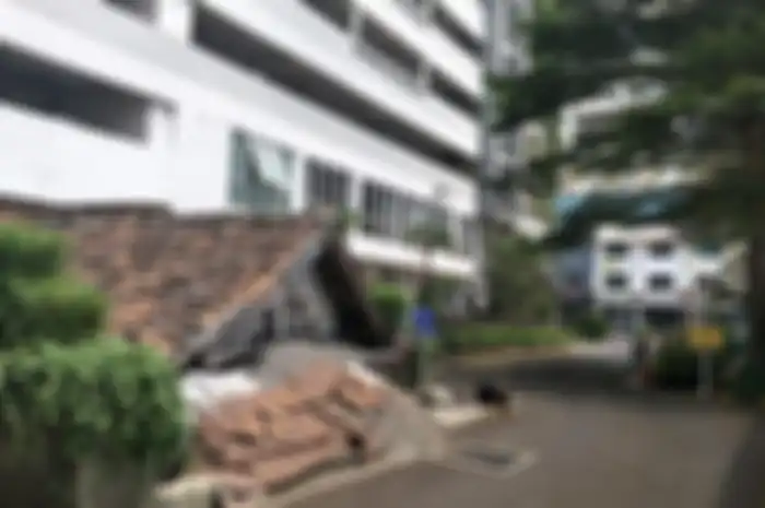 Rumah reyot di tengah apartemen Thamrin Exclusive Residence