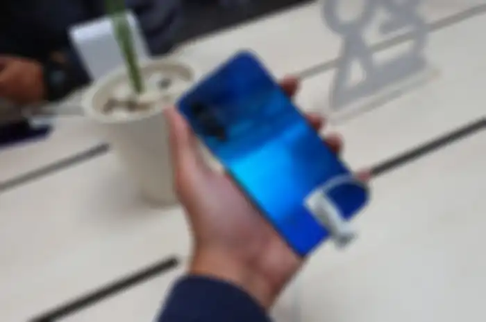 Penampakan bagian belakang Huawei Nova 5T dan 4 kamera canggihnya.