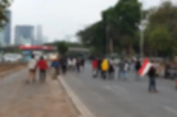 Massa yang mengaku perwakilan anak punk se-Jabodetabek menggelar aksi demo di DPR, Gelora, Tanah Abang, Jakarta Pusat, Kamis (26/9/2019).    