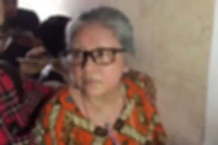 wanita tua yang tinggal di hotel selama 10 tahun