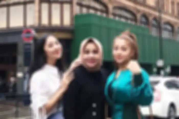 Intip gaya kompak dan kece ala Nikita Willy bareng sang adik, Winona Willy dan sang Mama.