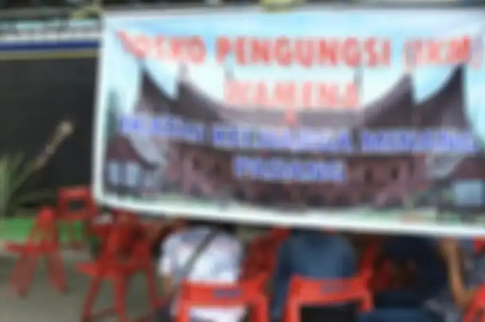 Ikatan Keluarga Minang Padang di Papua membuka posko pengungsian di kawasan Sentani, Jayapura. Ada ratusan warga asal Sumatera Barat yang bermukim di Wamena sebelum kerusuhan melanda 23 September lalu.