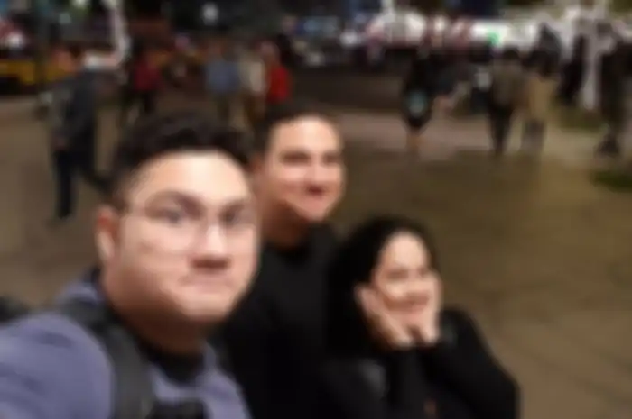 Meriam Bellina bersama kedua putranya