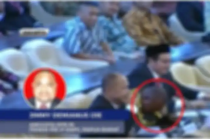 Anggota MPR asal Papua menangis di Sidang Paripurna MPR