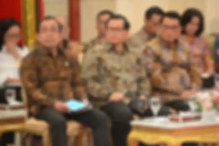 Dari kiri ke kanan, Menteri Sekretaris Negara Pratikno, Sekretaris Kabinet Pramono Anung, dan Kepala Staf Kepresidenan Moeldoko menghadiri Rapat Kabinet Paripurna tentang evaluasi pelaksanaan RPJMN 2014-2019 dan persiapan implementasi APBN 2020,  di Istana Negara, Jakarta, Kamis (3/10/2019). 