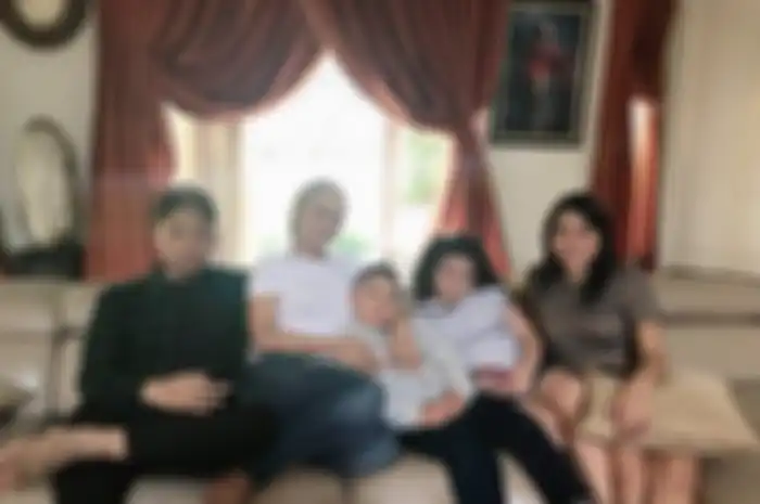 Krisdayanti dan anak-anaknya