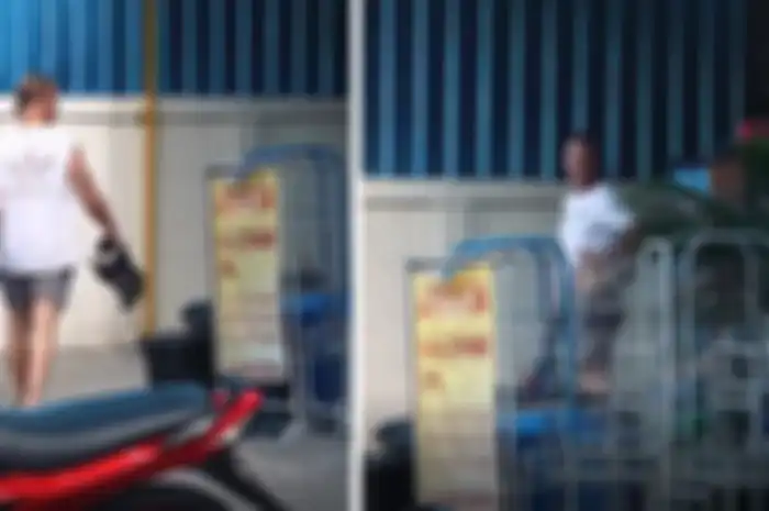 DJ Diplo nekat ganti di pinggir jalan karena nggak punya rupiah buat bayar toilet.