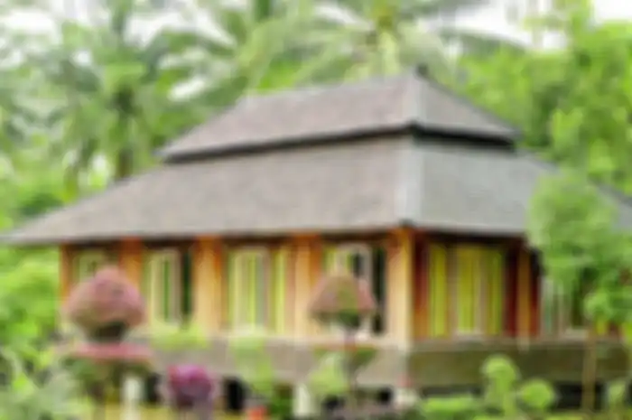 Atap sirap berbentuk limas, warisan leluhur, paling cocok untuk iklim tropis.