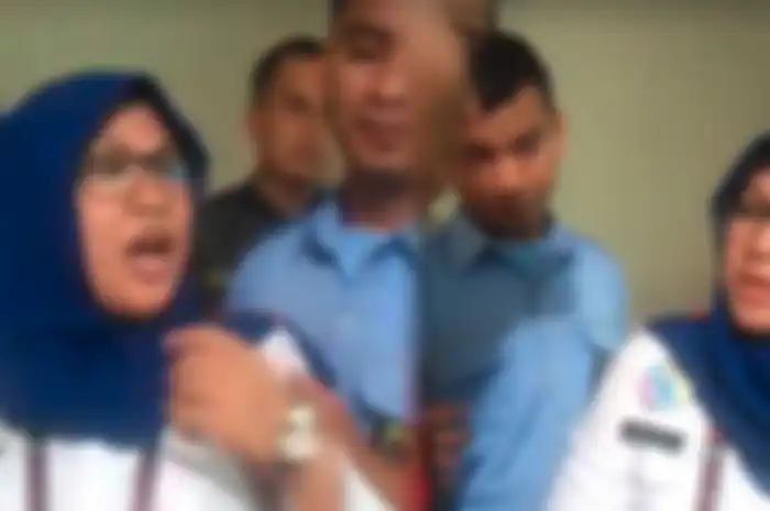 Petugas bandara yang diserang penumpang