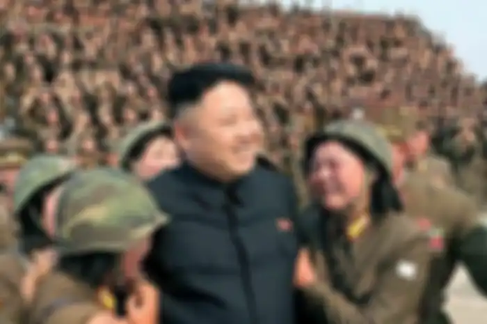 Siapa sangka, ternyata Kim Jong Un sempat menjalin kasih dengan seorang musisi dan penari asal Korea Utara.