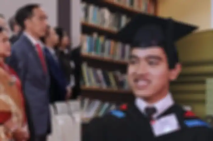 Presiden Jokowi dan Ibu Iriana menghadiri wisuda Kaesang Pangarep