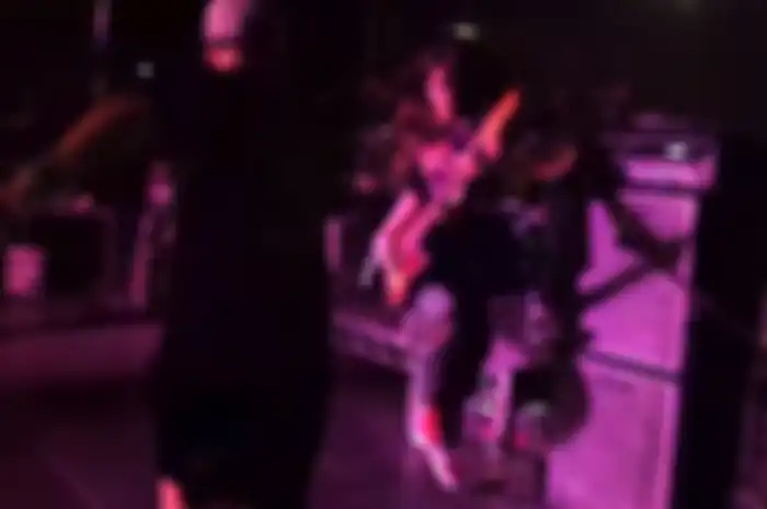 Tye Trujillo saat tampil bersama Suicidal Tendencies