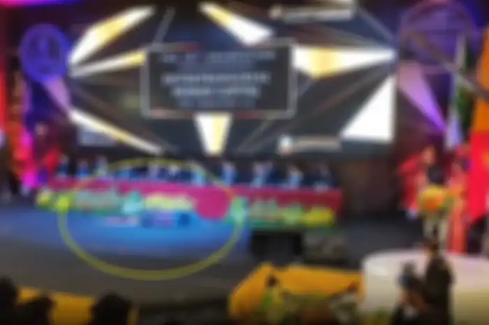 Prank di acara wisuda Universitas Ciputra Surabaya.
