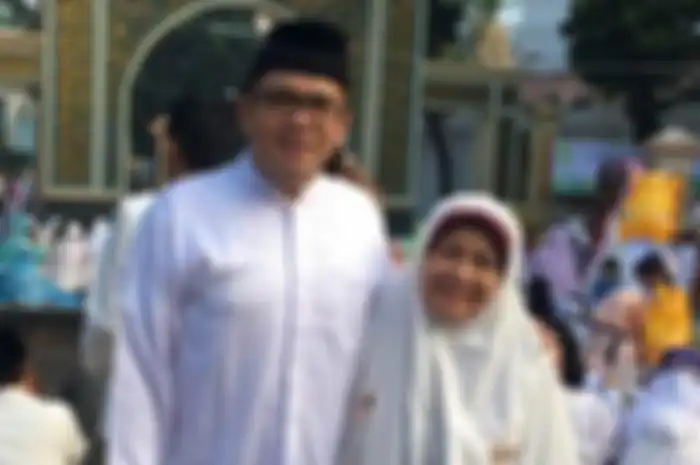 Anggota Komisi III DPR, Arteria Dahlan dan sang ibunda
