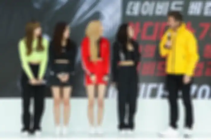Personil Blackpink, Lisa, Jisoo, Rose, dan Jennie bertemu dengan David Beckham dalam acara Adidas. 