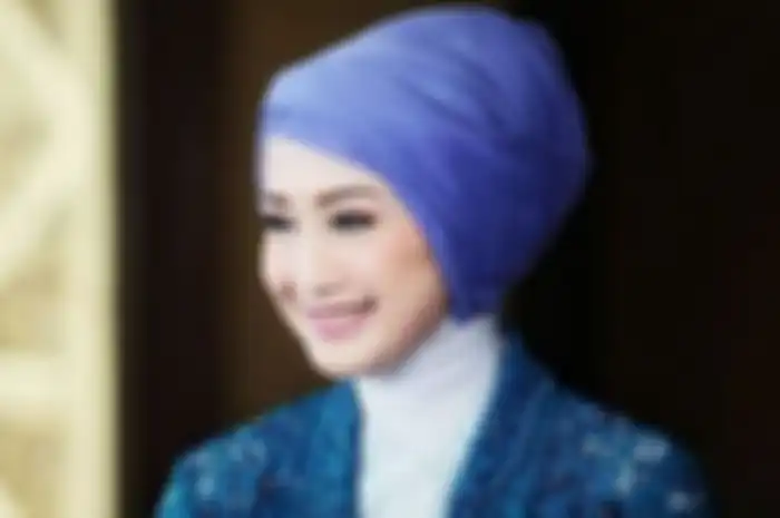 Desy Ratnasari ungkap masa lalunya yang sulit.
