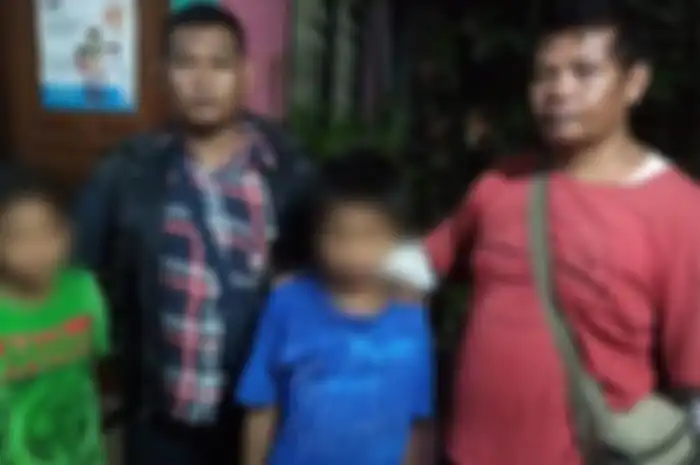 Del Piero bersama temannya Rian dan kedua ayah mereka
