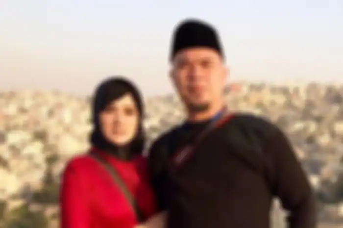Ahmad Dhani rupanya kepo soal nasib Mulan Jameela di Pemilu 2019. Tak bisa berbuat apa-apa, Dhani mengorek informasi dari pengacaranya.