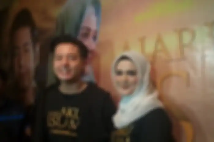 Roger Danuarta dan Cut Meyriska saat dipantau Grid.ID saat konferensi pers film Ajari Aku Islam, di kawasan Plaza Indonesia, Jakarta Pusat, Selasa (15/10/2019).