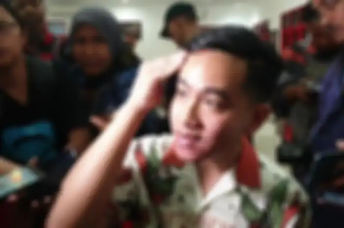 Putra sulung Presiden Joko Widodo, Gibran Rakabuming mendatangi kantor DPC PDIP Solo untuk mendaftar bakal calon wali kota, Senin (23/9/2019).