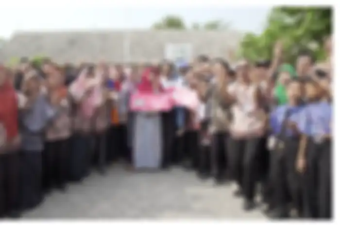 Saeful Mustofa ,pemenang utama dari Undian WOW Smartfren tahap pertama dengan hadiah satu unit rumah mewah di kawasan BSD