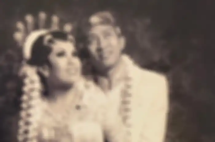 Yenny Wahid dan sang suami Dhohir Farisi