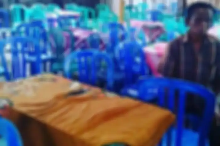 Kondisi pernikahan yang diboikot warga karena beda pilihan Pilkades di RT 13 Dukuh Jetak, Desa Hadiluwih, Sumberlawang, Sragen. 