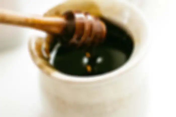 Madu Hitam punya banyak manfaat untuk kesehatan.