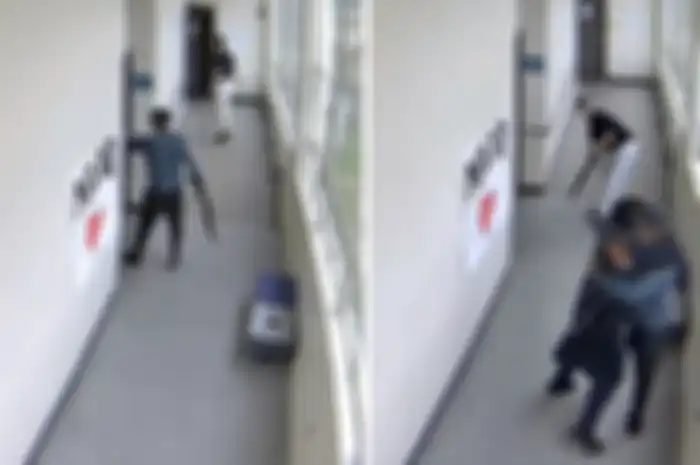 Petugas keamanan (bertopi) berhasil menggagalkan aksi seorang siswa yang membawa shotgun ke sekolah dengan pelukan.