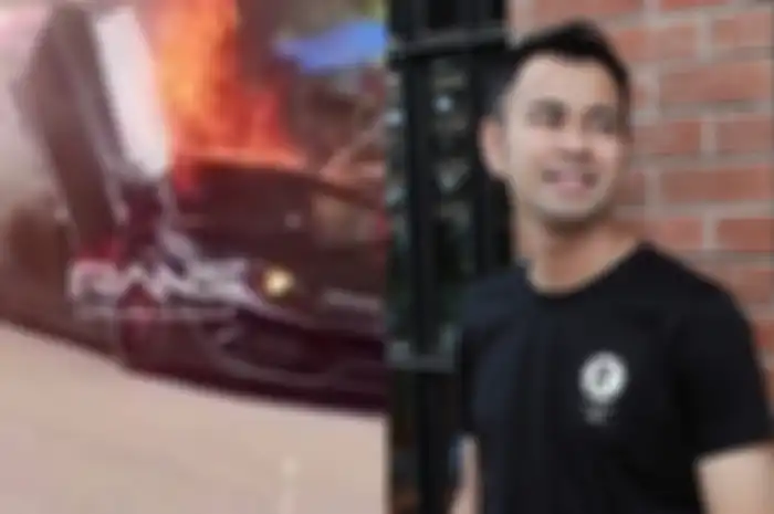 Mobil Lamborghini milik Raffi Ahmad terbakar