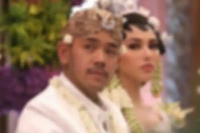 Haryo Putra Wibowo dan Della Putri Anjani Atkins saat menggelar pernikahan di Hotel Crown, Semanggi, Jakarta Selatan, Sabtu (19/10/2019)