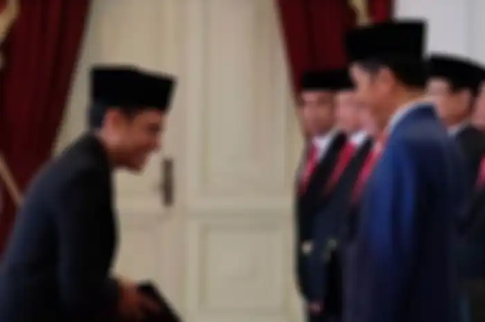 Nadiem Makarim saat menerima Keppres dari Presiden Joko Widodo di Istana Negara, Rabu (23/10/2019).