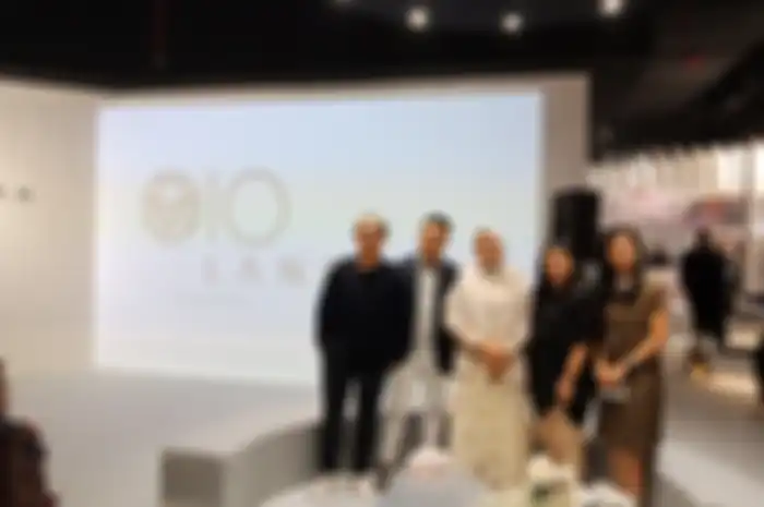 RiaMiranda dan rekan kolaborasi pameran '10 Langkah RiaMiranda' pada saat konferensi pers.