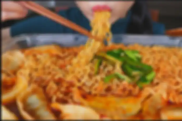 Enak Tapi Juga Bikin Was-was, Begini Cara Masak Mie Instan Agar Lebih Sehat Menurut Ahli Gizi