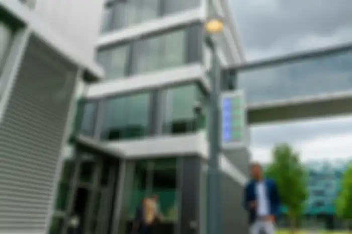 Desain tiang pintar BrightSites baru dari Signify meningkatkan infrastruktur kota pintar dengan cantik.