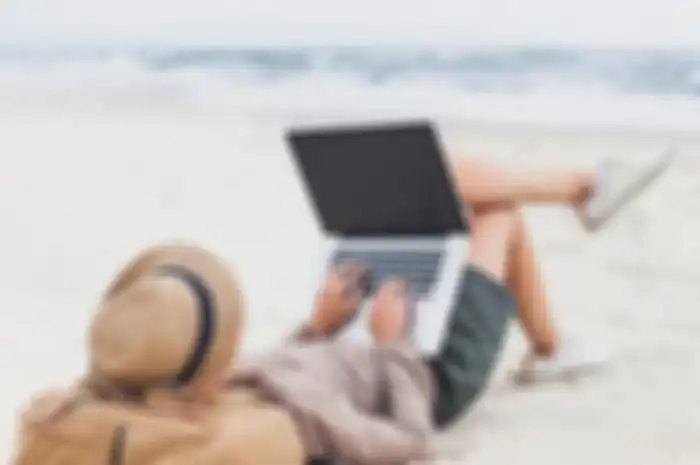 Remote working atau kerja jarak jauh. 