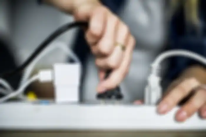 Mencabut Kabel atau Membiarkan dalam Keadaan Standby, Mana yang Lebih Hemat Listrik?
