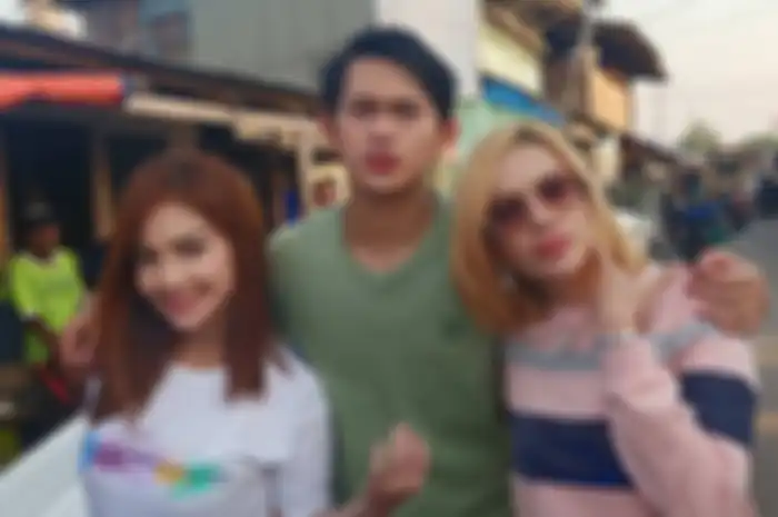 Barbie Kumalasari buat murka Irma Darmawangsa. Pasalnya, ia sempat digendong mesra pacar Irma, Irfan Sebaztian.