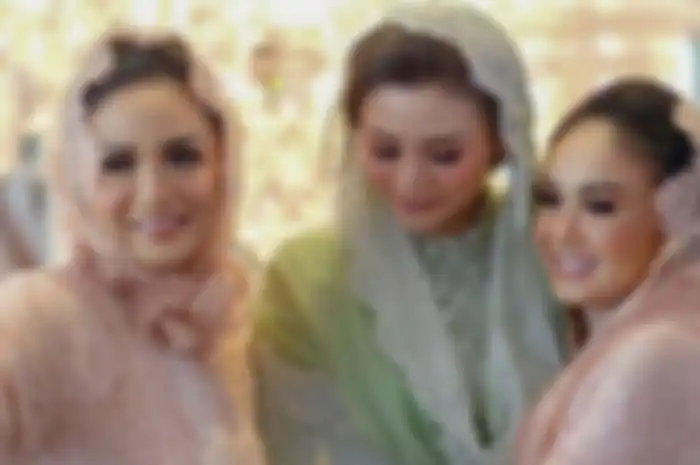 Krisdayanti, Yuni Shara dan adiknya, Kartika Sary