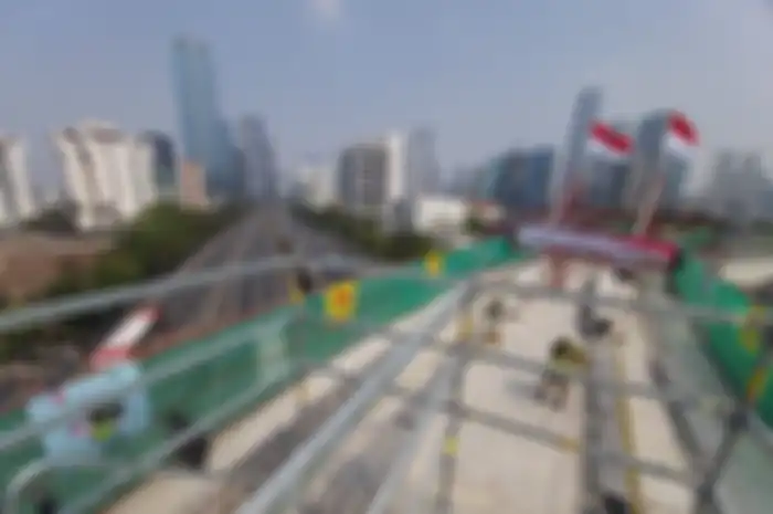 Suasana di atas Jembatan Lengkung Bentang Panjang Kuningan (Long Span Kuningan) LRT Jabodebek yang terletak di persimpangan Jalan HR Rasuna Said dan Jalan Gatot Subroto, Jakarta, Senin (11/11/2019)