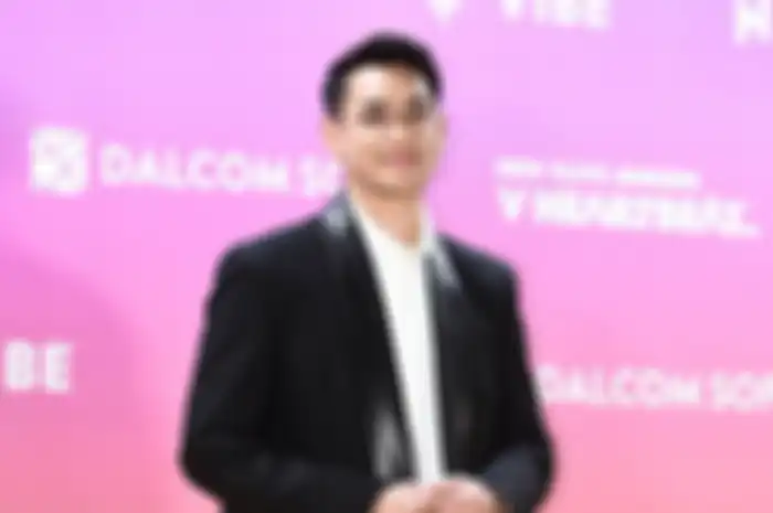 Nyanyikan Lagu Sudah, Afgan Terima Penghargaan Artis Terfavorit di V-Live Awards V Heartbeat 2019