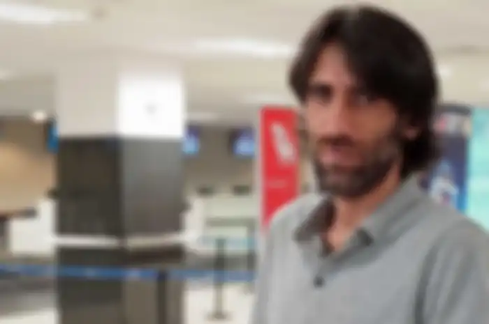Ekspresi lega Behrouz Boochani setelah bebas dari masa kurungan 6 tahunnya