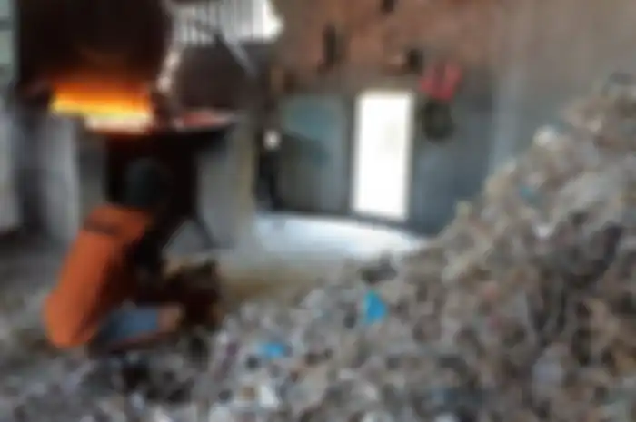 Telur Ayam di Indonesia Terkontaminasi Dioksin Benarkah Akibat dari Impor Sampah Plastik yang Semakin Ganas?