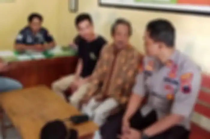 Yusminardi, cucu yang aniaya kakeknya, Wasidi (65), di Desa Kedungboto, Limbangan, Kendal, Jawa Tengah, ternyata seorang YouTuber.