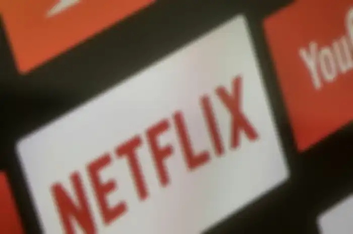 Layanan streaming Netflix dan Youtube