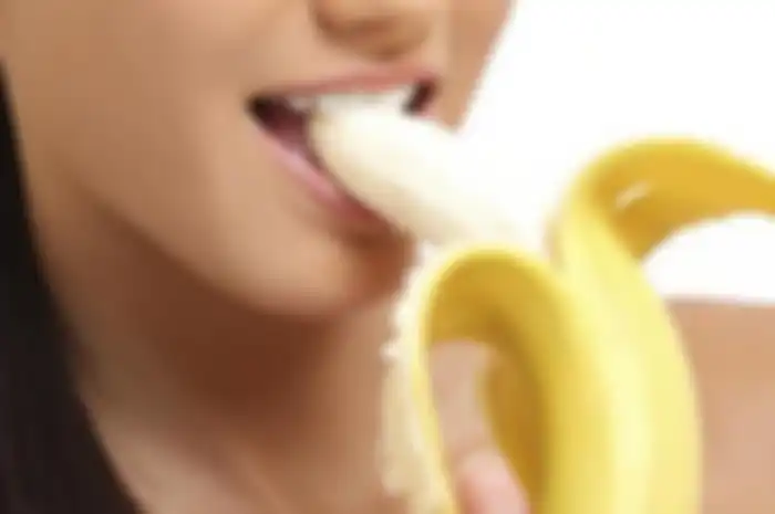 Jakan mengonsumsi pisang saat perut kosong. Ini bahayanya.