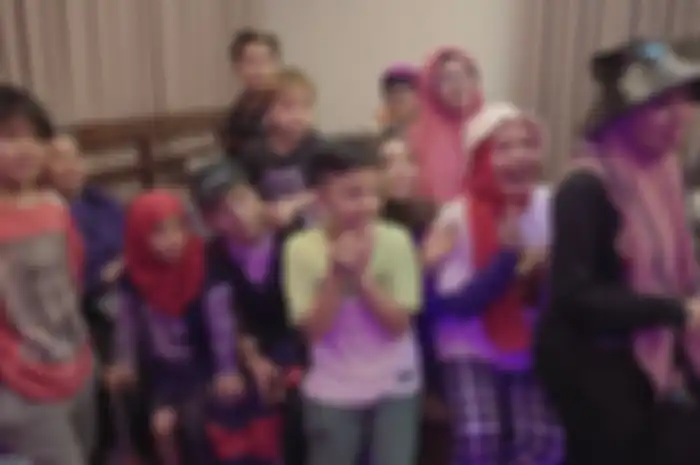Ibu Gen Halilintar lakukan tes kehamilan di depan anggota keluarganya