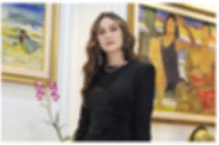 Bertemu dengan Kang Daniel, Luna Maya tampil modis.