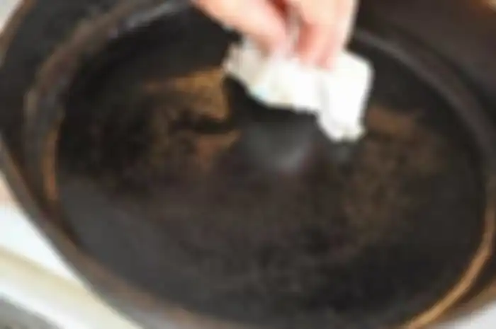 Trik Rawat Peralatan Masak Agar Tidak Lengket, Keringkan dan Simpan di Tempat Kering!